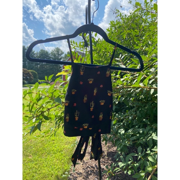 Succulents Tie-in-Back Crop Top - Picture 5 of 10